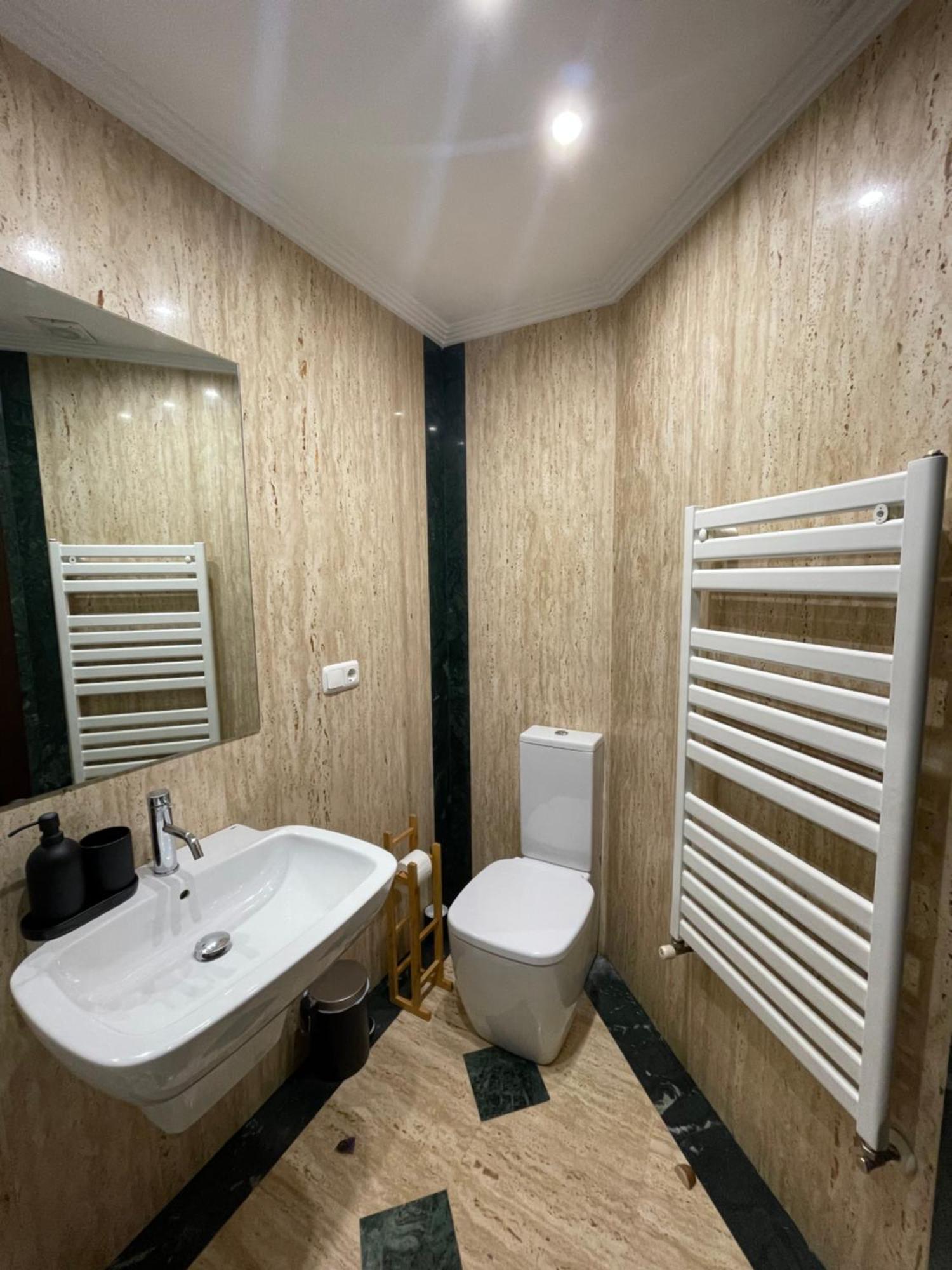 Atuaire Home Vivienda B Luminosa Parking Incluido En Plena Calle Comercial Burgo Zewnętrze zdjęcie
