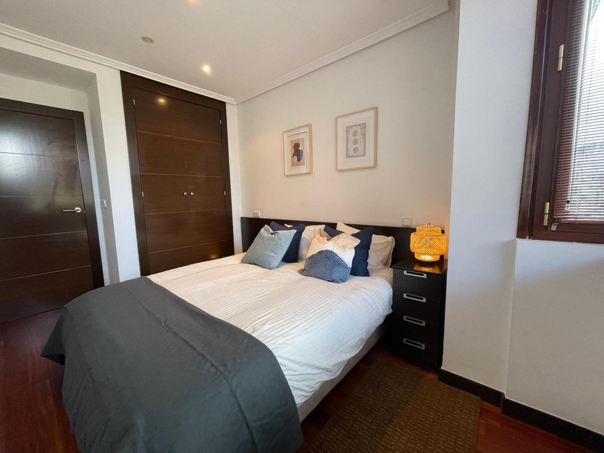 Atuaire Home Vivienda B Luminosa Parking Incluido En Plena Calle Comercial Burgo Zewnętrze zdjęcie