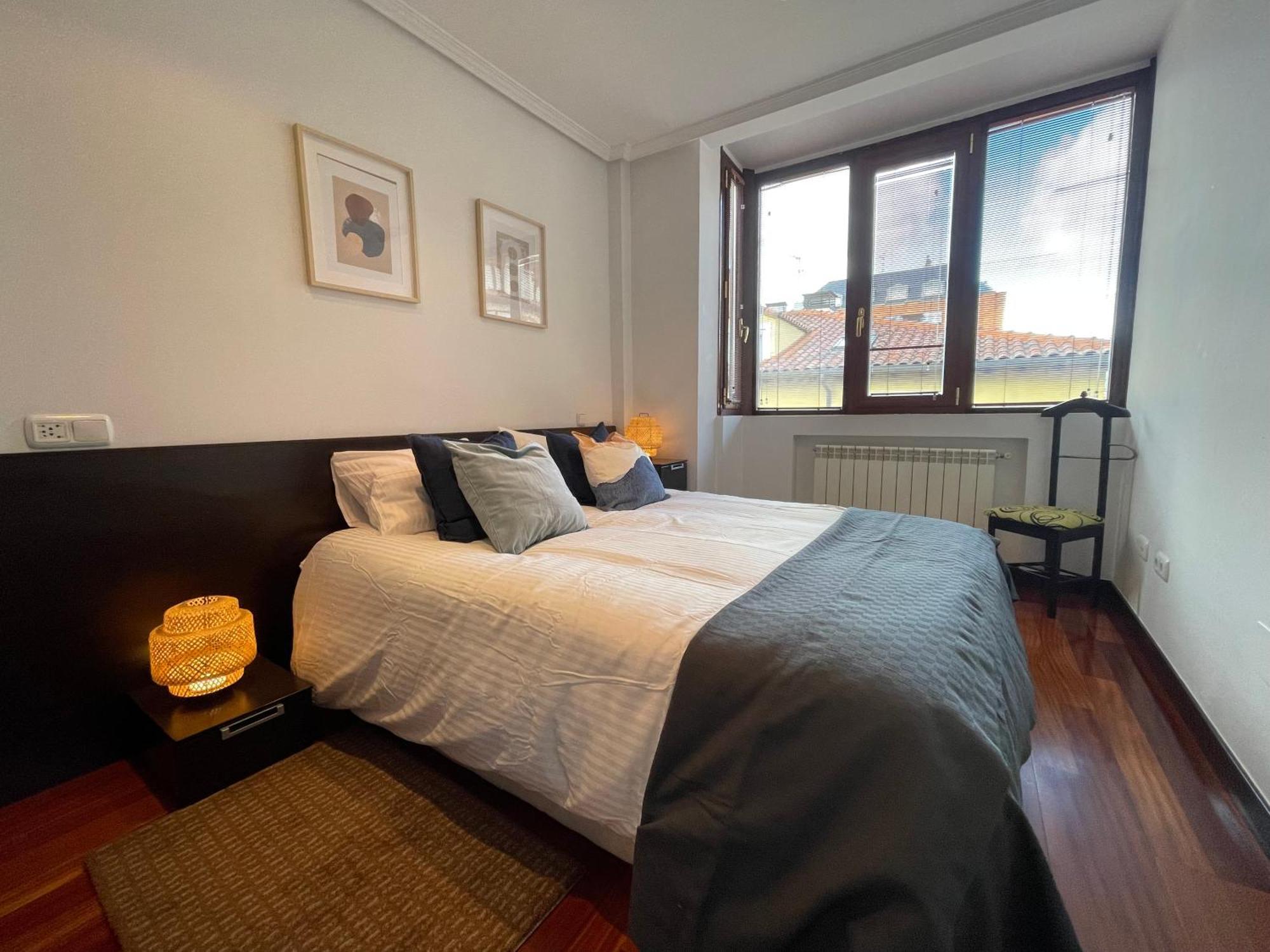 Atuaire Home Vivienda B Luminosa Parking Incluido En Plena Calle Comercial Burgo Zewnętrze zdjęcie